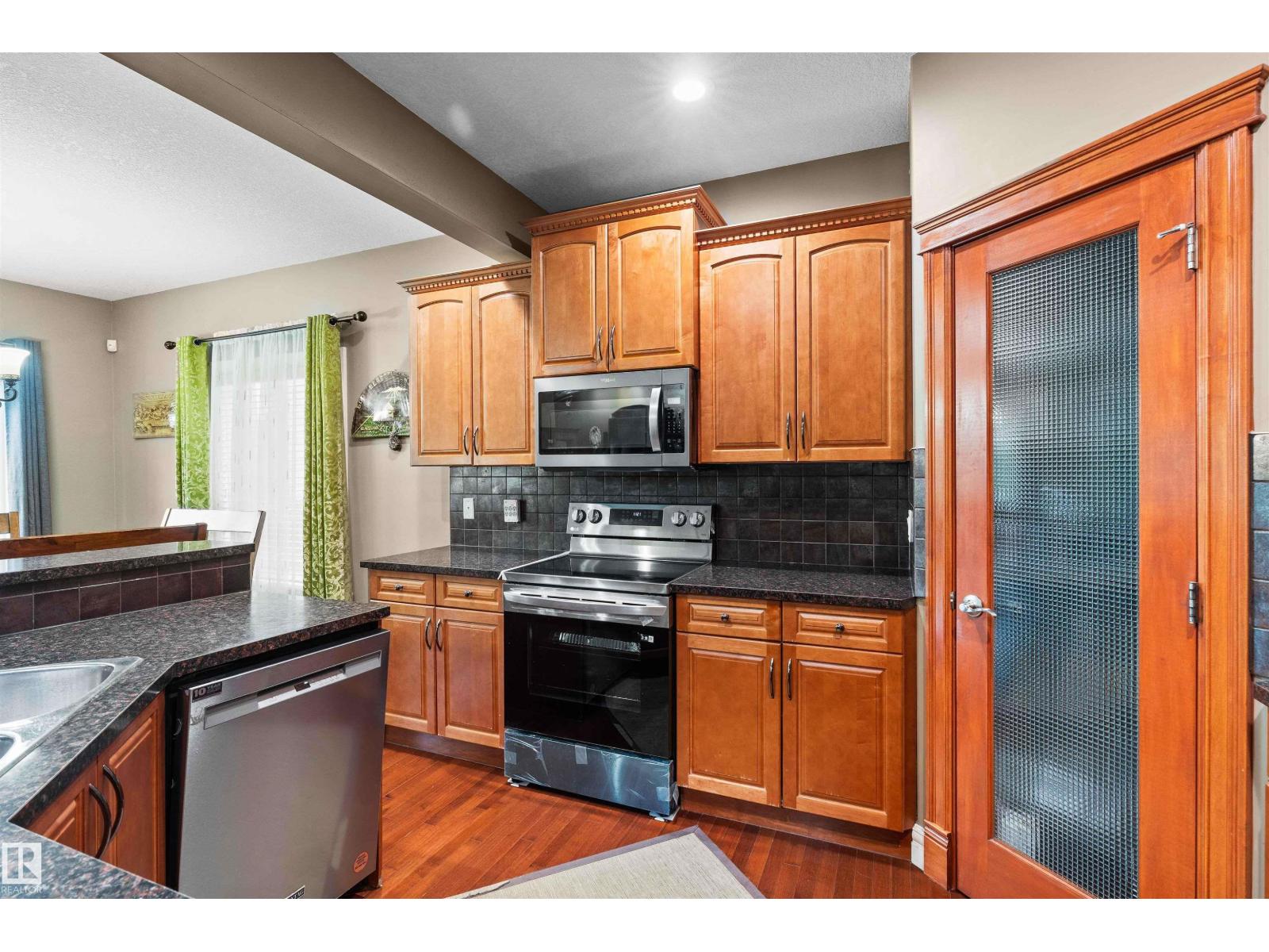 7918 7 Av Sw, Edmonton, Alberta  T6X 1N3 - Photo 9 - E4446780