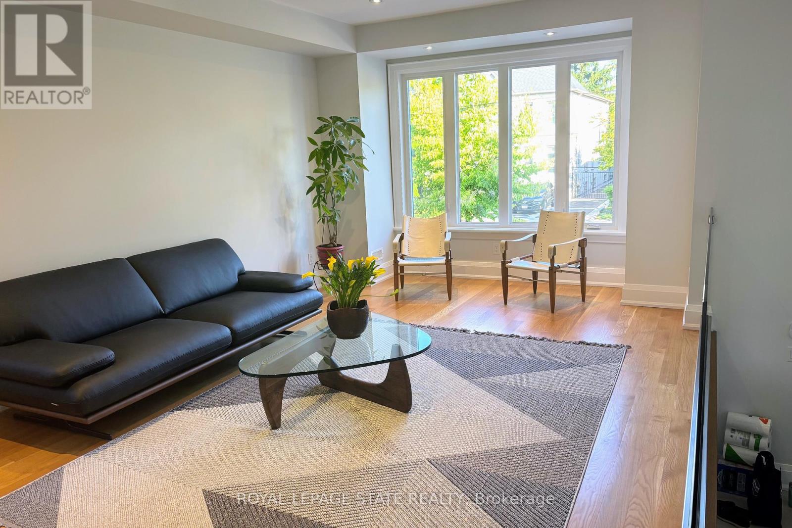 743 Glencairn Avenue, Toronto, Ontario  M6B 1Z9 - Photo 5 - C12436937