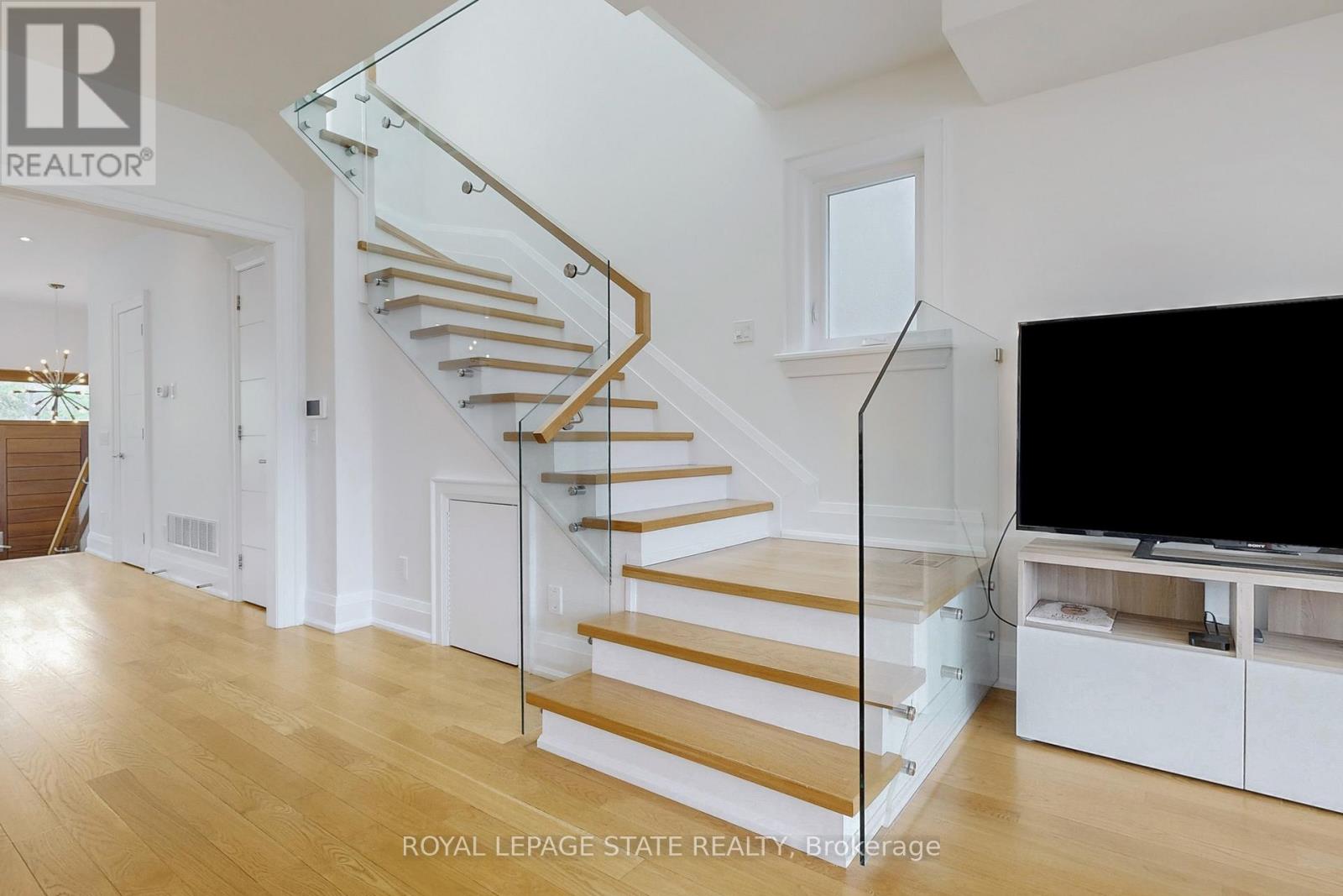 743 Glencairn Avenue, Toronto, Ontario  M6B 1Z9 - Photo 19 - C12436937
