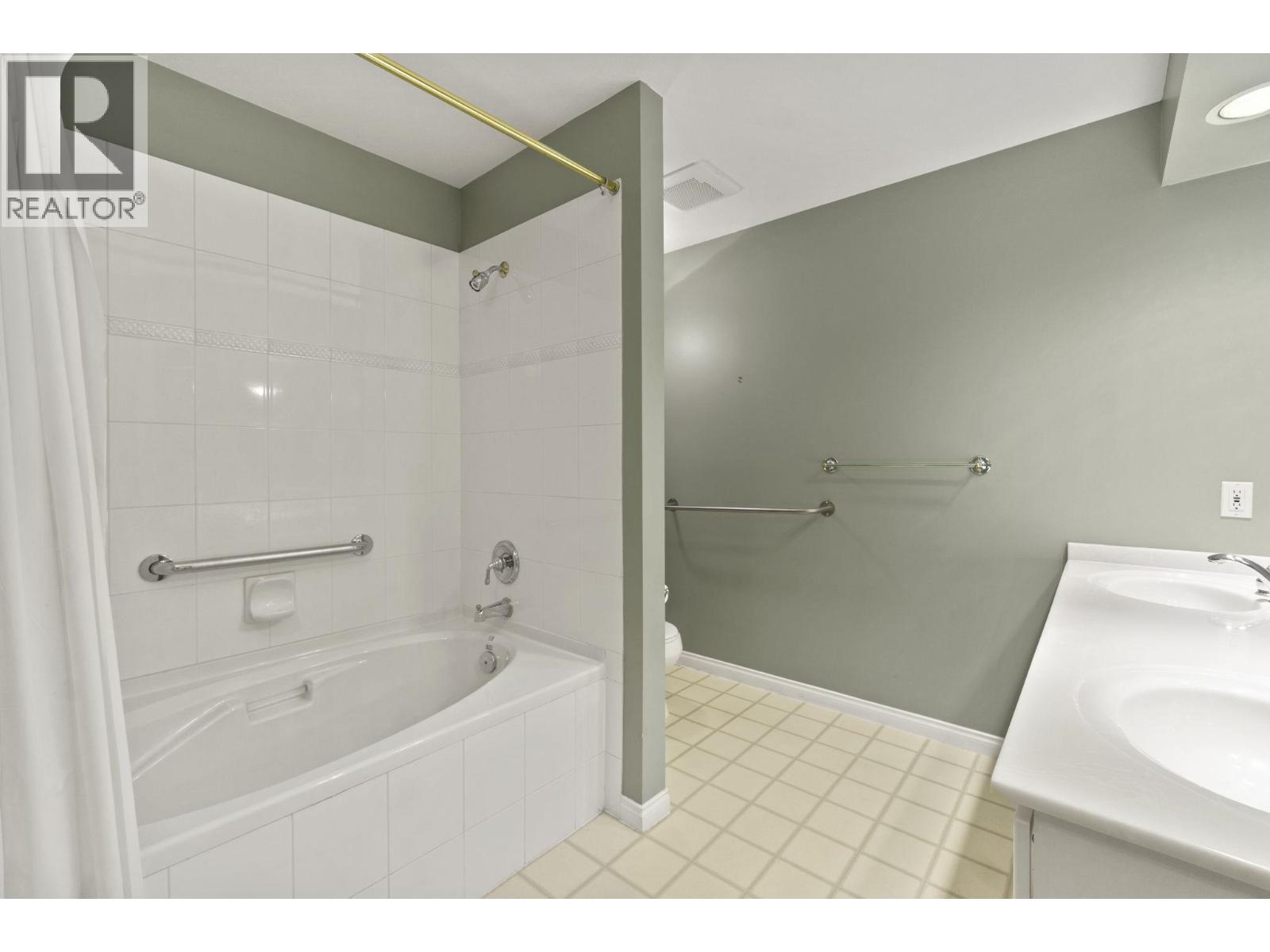 130 3098 Guildford Way, Coquitlam, British Columbia  V3B 7W8 - Photo 17 - R3052972