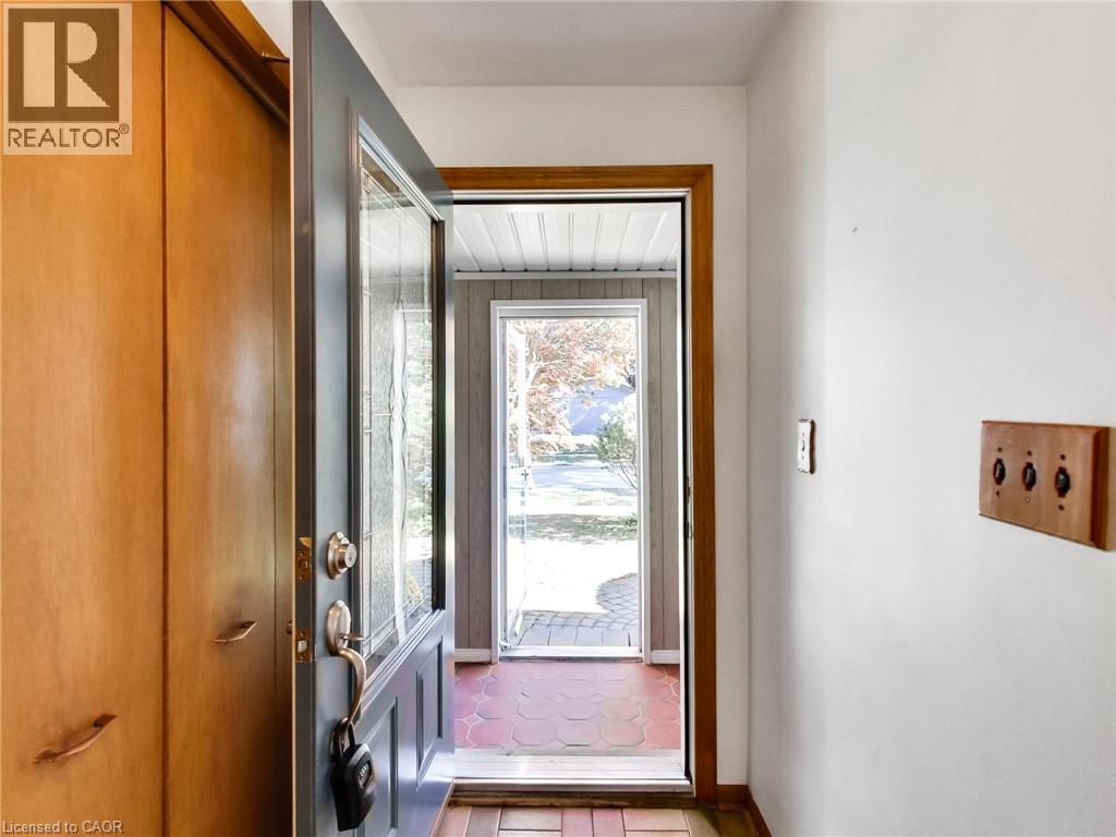 558 Parkside Crescent, Burlington, Ontario  L7L 4G9 - Photo 7 - 40774974