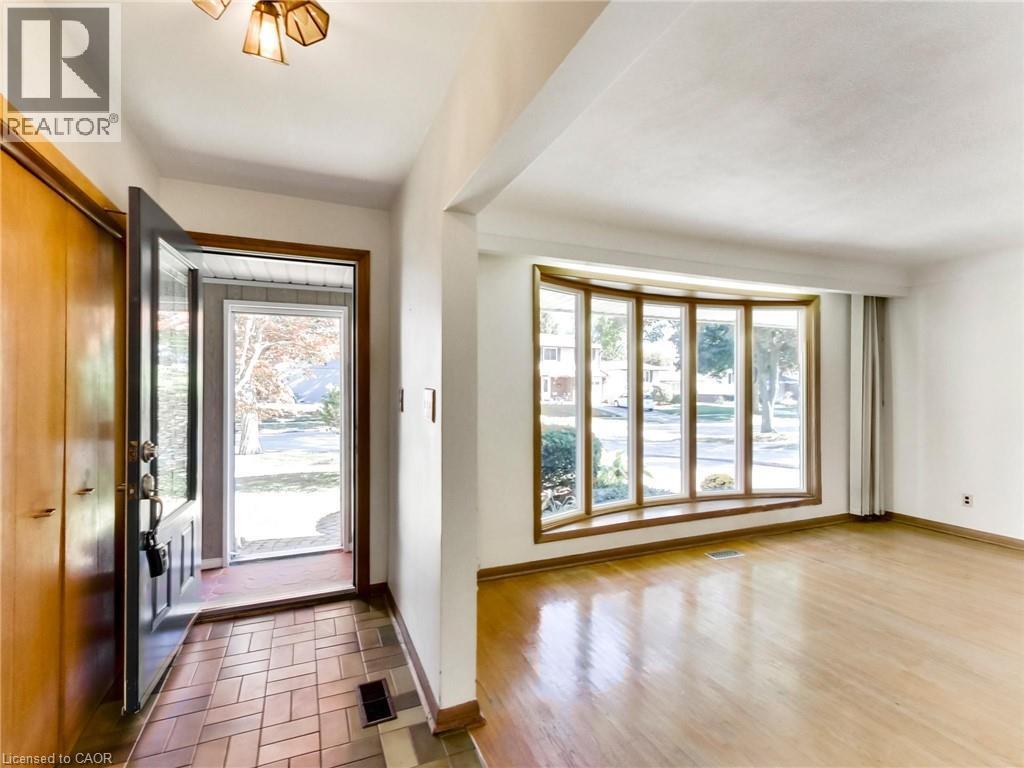 558 Parkside Crescent, Burlington, Ontario  L7L 4G9 - Photo 8 - 40774974
