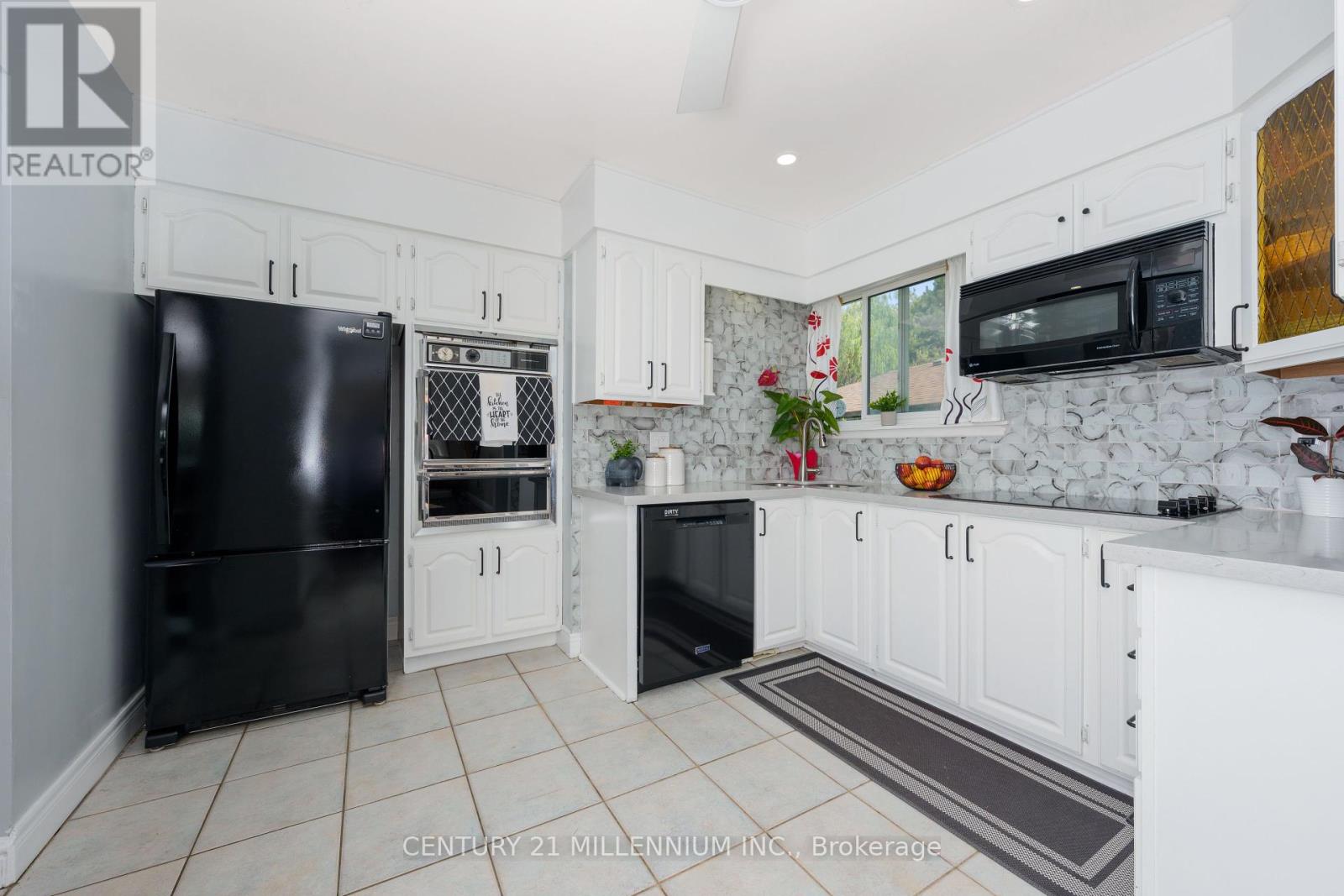 20 Dunblaine Crescent, Brampton, Ontario  L6T 3H2 - Photo 11 - W12438733