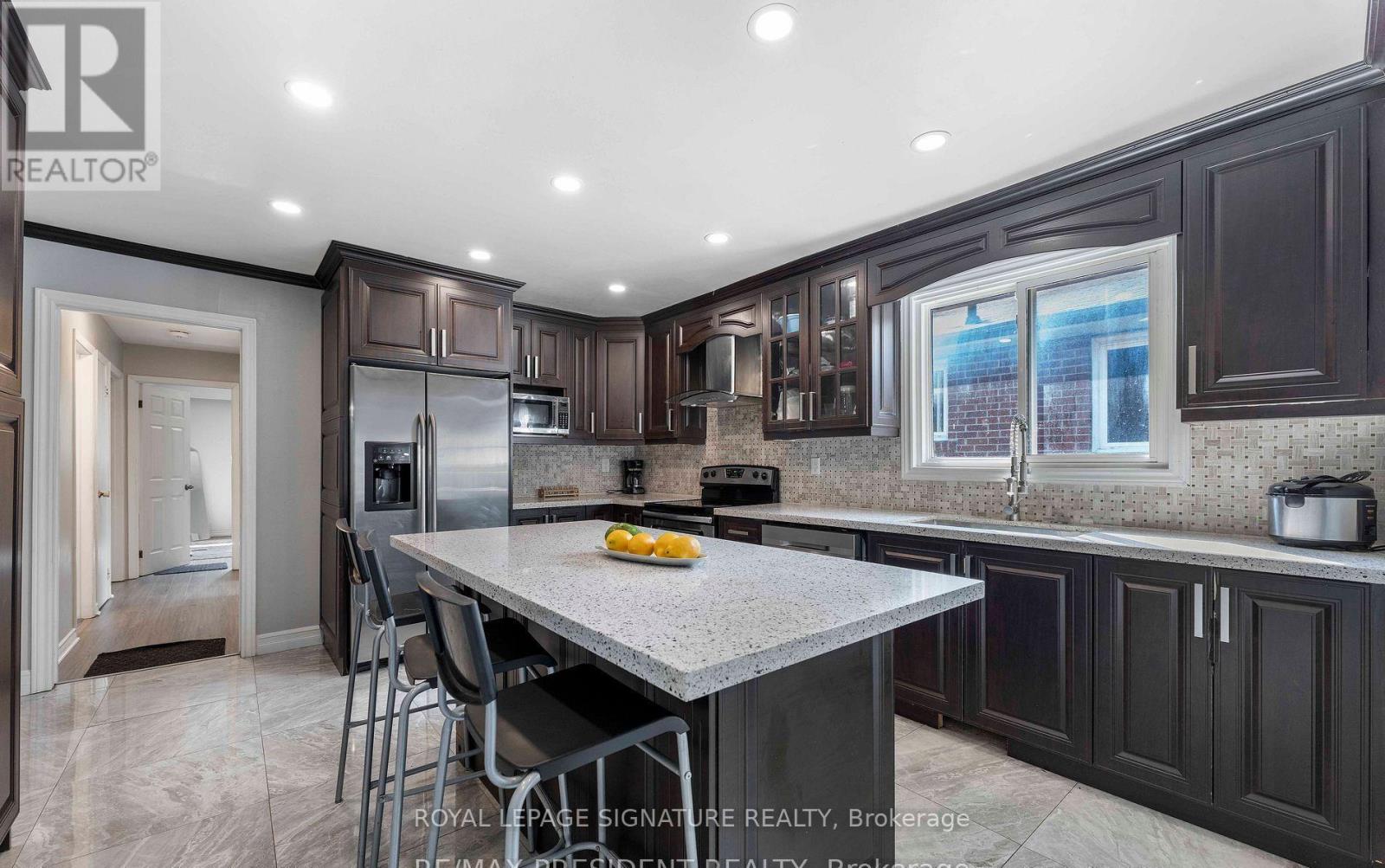 4 Royal Salisbury Way, Brampton, Ontario  L6V 3J6 - Photo 7 - W12438765