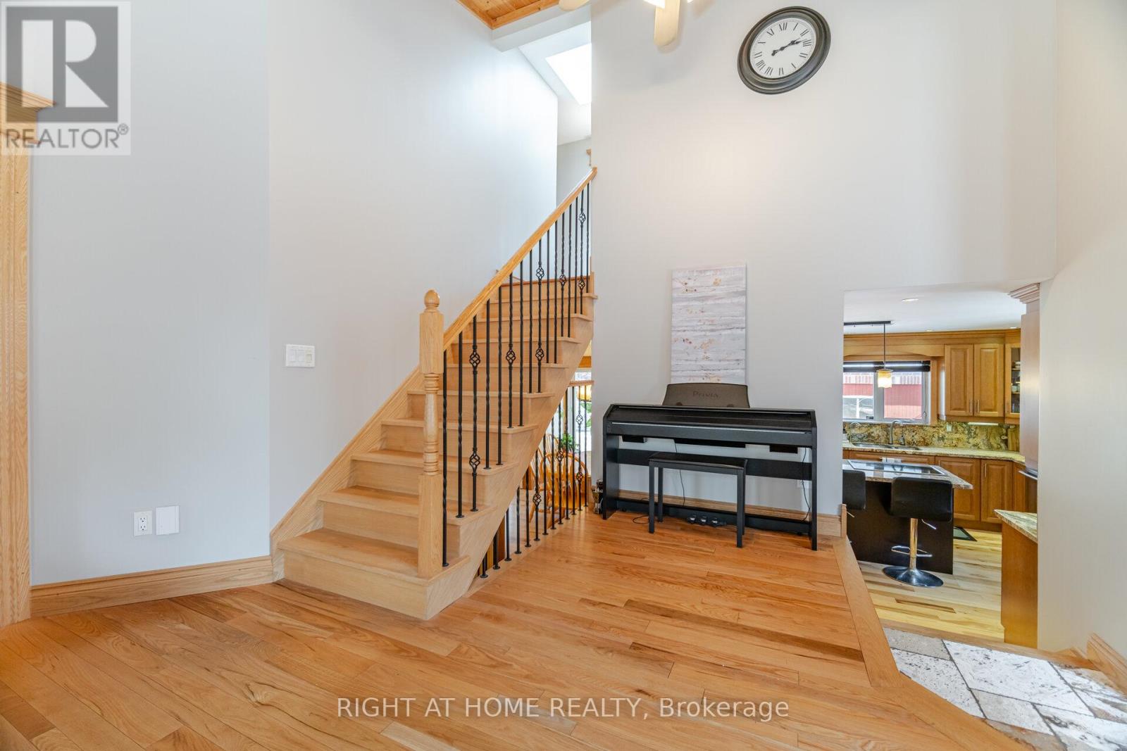 1241 Lakebreeze Drive, Mississauga, Ontario  L5G 3W7 - Photo 24 - W12438777