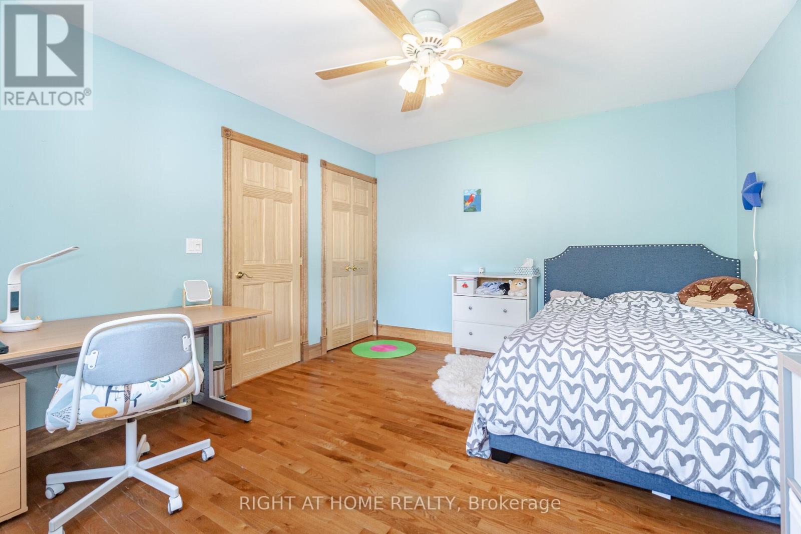 1241 Lakebreeze Drive, Mississauga, Ontario  L5G 3W7 - Photo 26 - W12438777