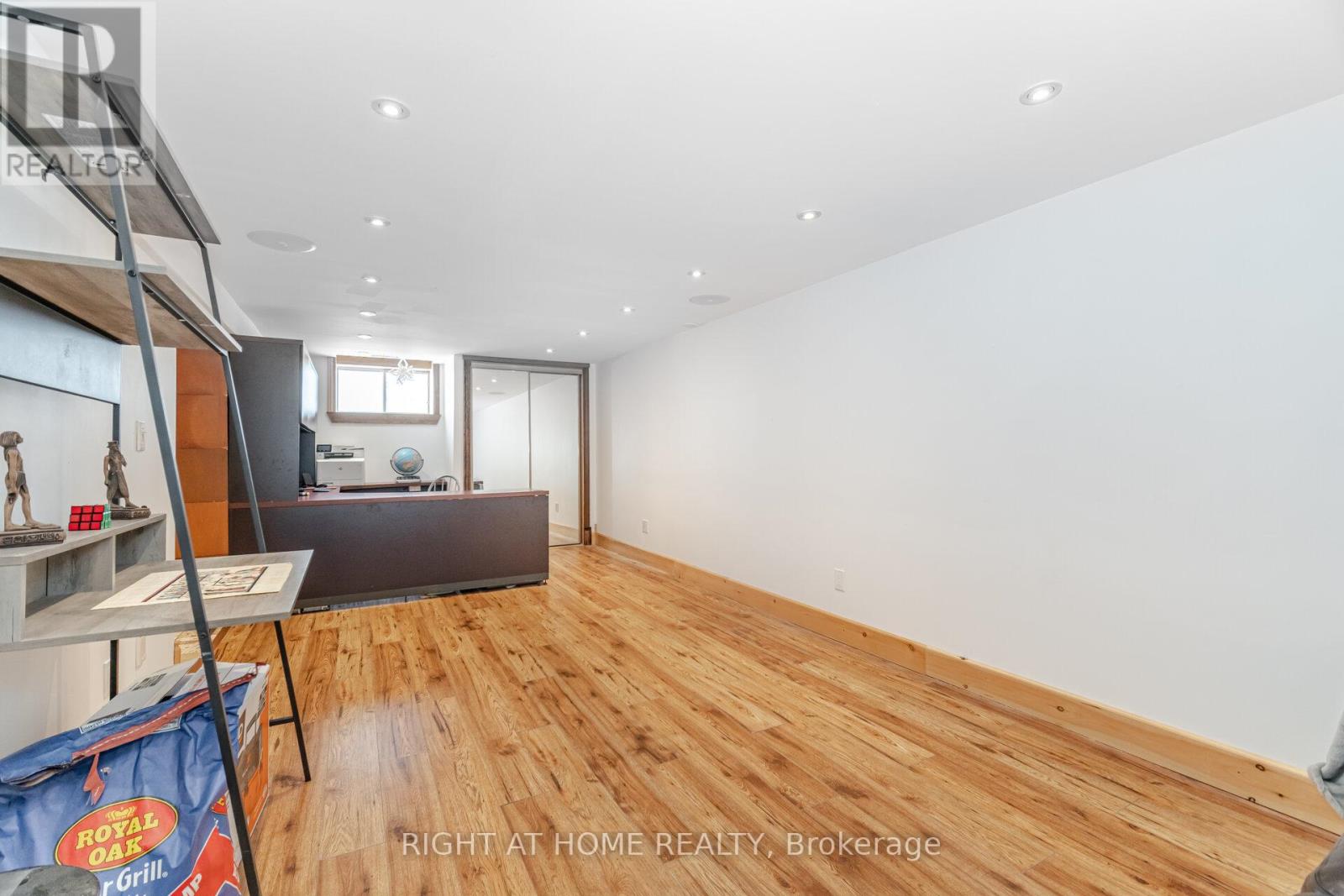 1241 Lakebreeze Drive, Mississauga, Ontario  L5G 3W7 - Photo 34 - W12438777