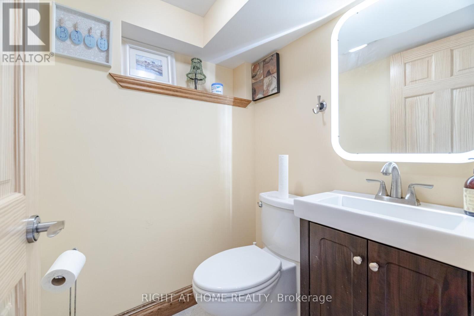 1241 Lakebreeze Drive, Mississauga, Ontario  L5G 3W7 - Photo 36 - W12438777