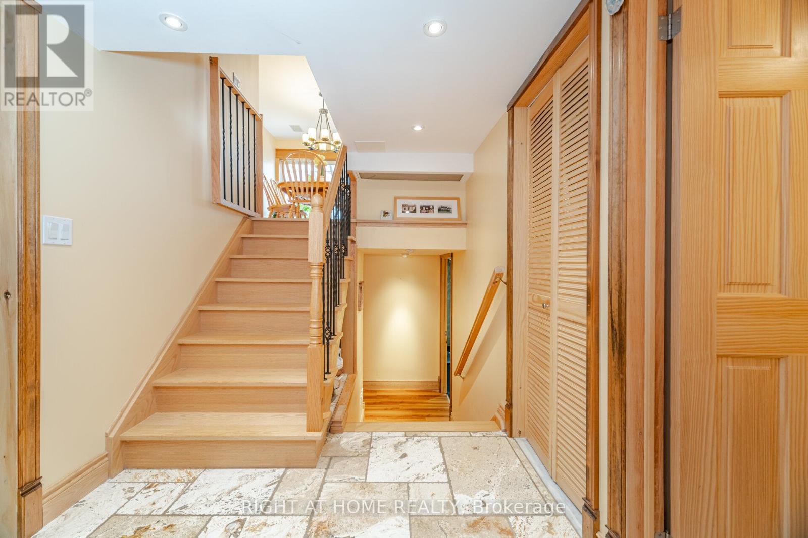 1241 Lakebreeze Drive, Mississauga, Ontario  L5G 3W7 - Photo 38 - W12438777