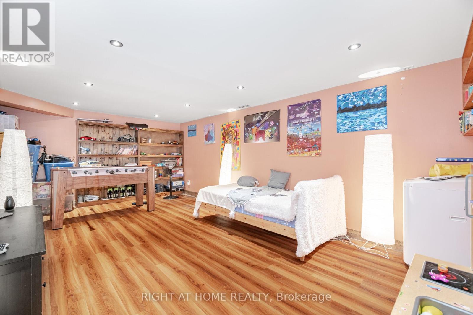 1241 Lakebreeze Drive, Mississauga, Ontario  L5G 3W7 - Photo 39 - W12438777
