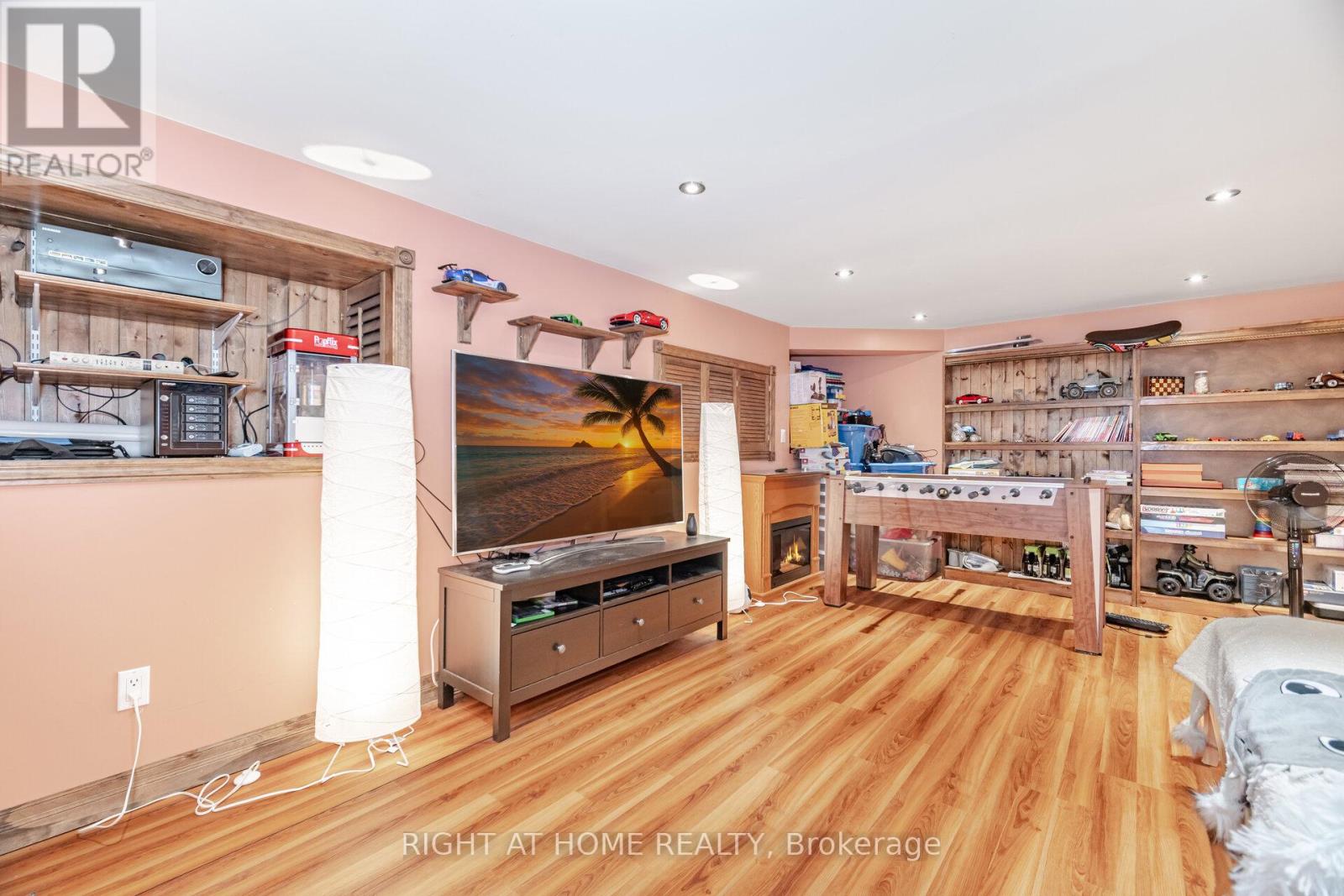 1241 Lakebreeze Drive, Mississauga, Ontario  L5G 3W7 - Photo 40 - W12438777