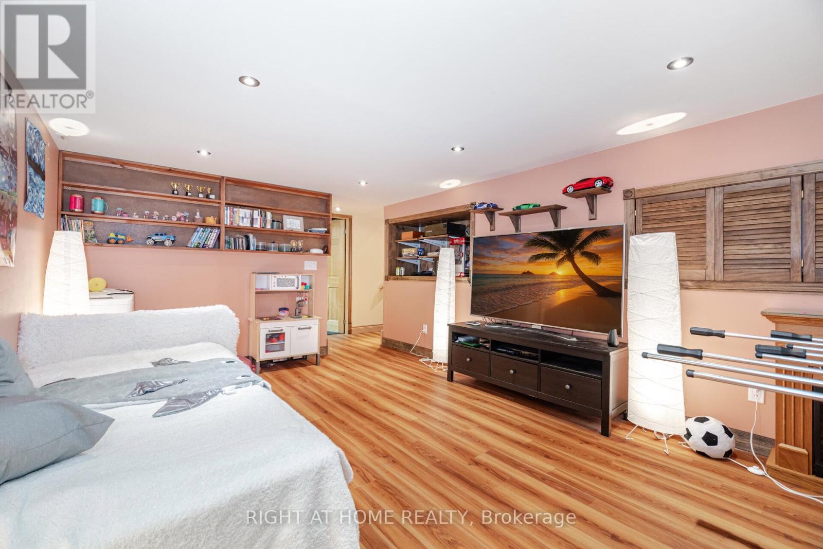 1241 Lakebreeze Drive, Mississauga, Ontario  L5G 3W7 - Photo 41 - W12438777