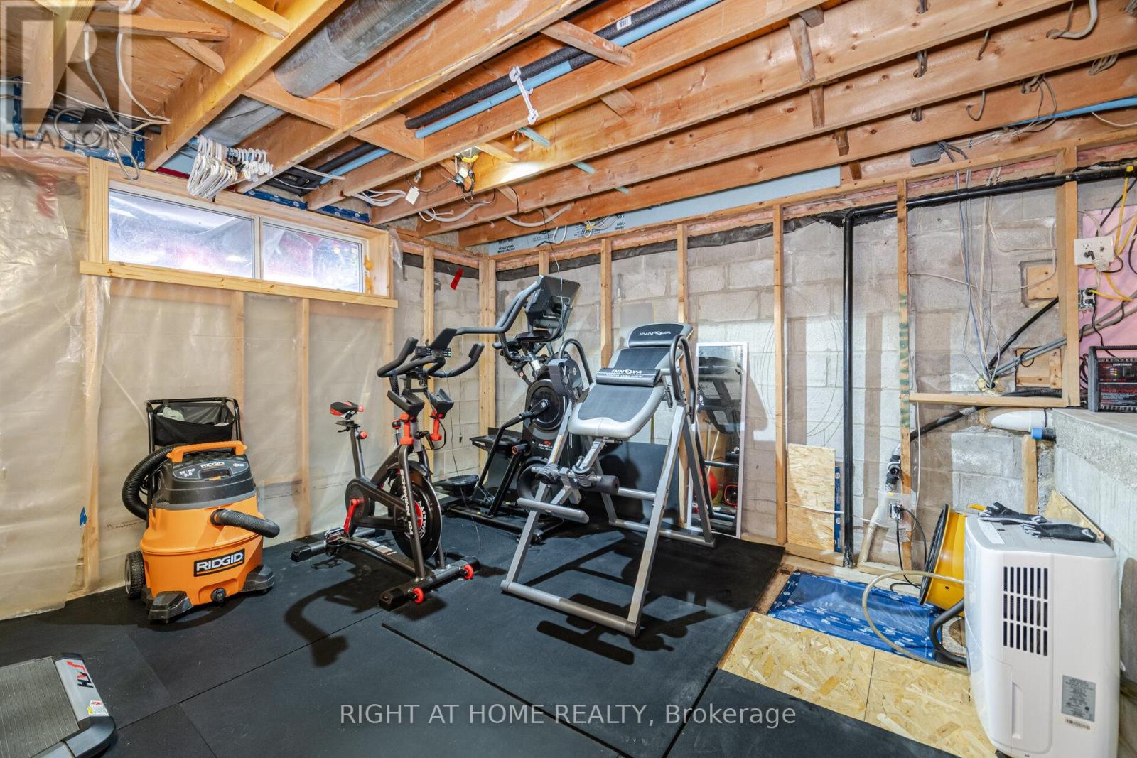 1241 Lakebreeze Drive, Mississauga, Ontario  L5G 3W7 - Photo 42 - W12438777