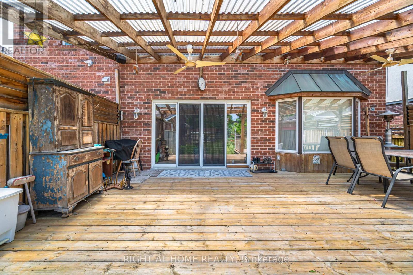 1241 Lakebreeze Drive, Mississauga, Ontario  L5G 3W7 - Photo 43 - W12438777
