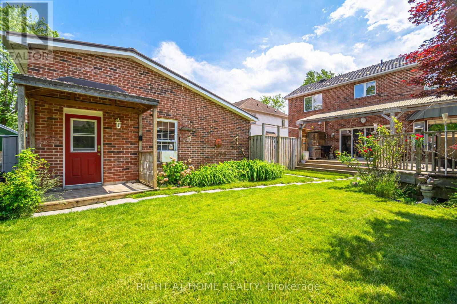 1241 Lakebreeze Drive, Mississauga, Ontario  L5G 3W7 - Photo 44 - W12438777