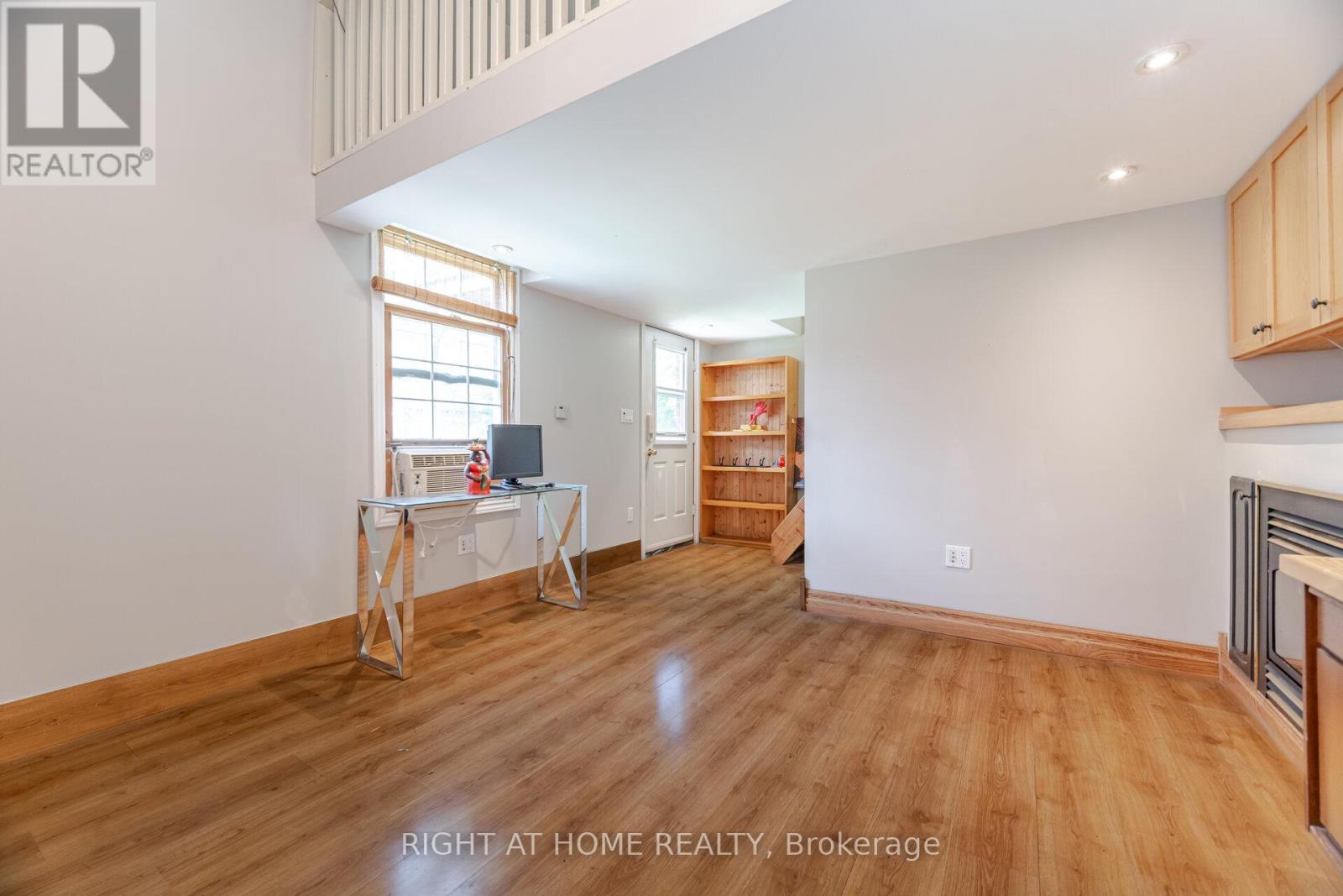 1241 Lakebreeze Drive, Mississauga, Ontario  L5G 3W7 - Photo 45 - W12438777