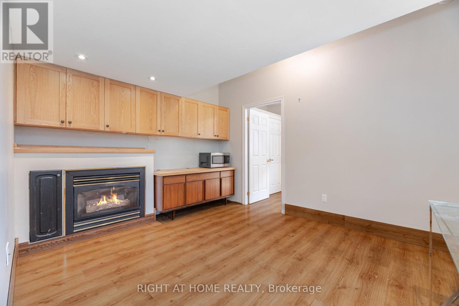 1241 Lakebreeze Drive, Mississauga, Ontario  L5G 3W7 - Photo 46 - W12438777