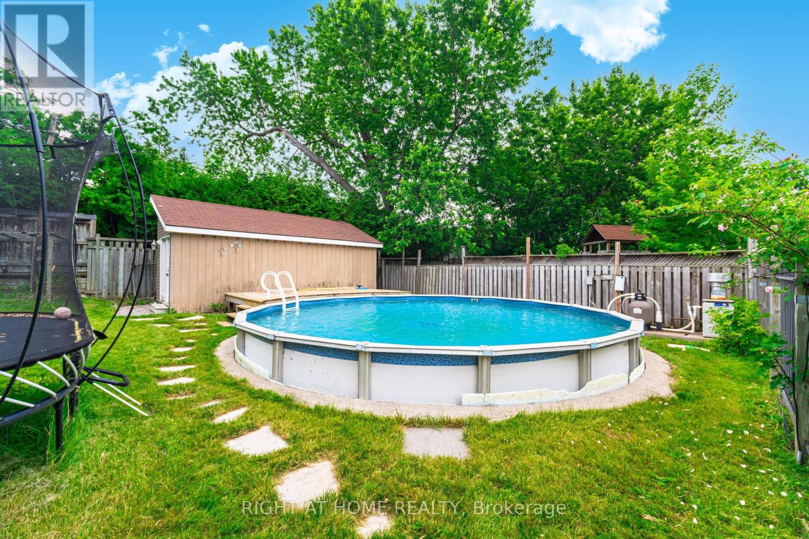 1241 Lakebreeze Drive, Mississauga, Ontario  L5G 3W7 - Photo 48 - W12438777