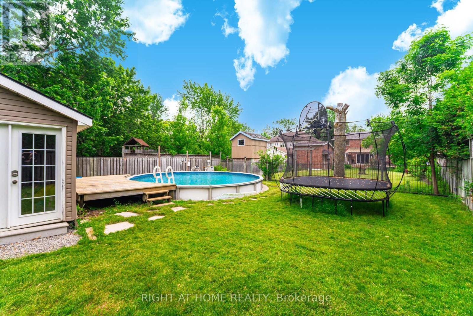 1241 Lakebreeze Drive, Mississauga, Ontario  L5G 3W7 - Photo 50 - W12438777