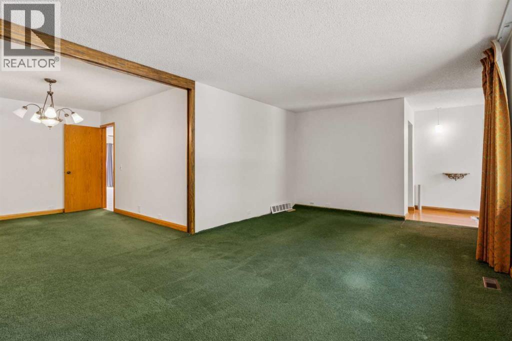 5031 Vienna Drive Nw, Calgary, Alberta  T3A 0W8 - Photo 4 - A2258794