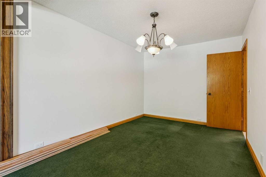 5031 Vienna Drive Nw, Calgary, Alberta  T3A 0W8 - Photo 6 - A2258794
