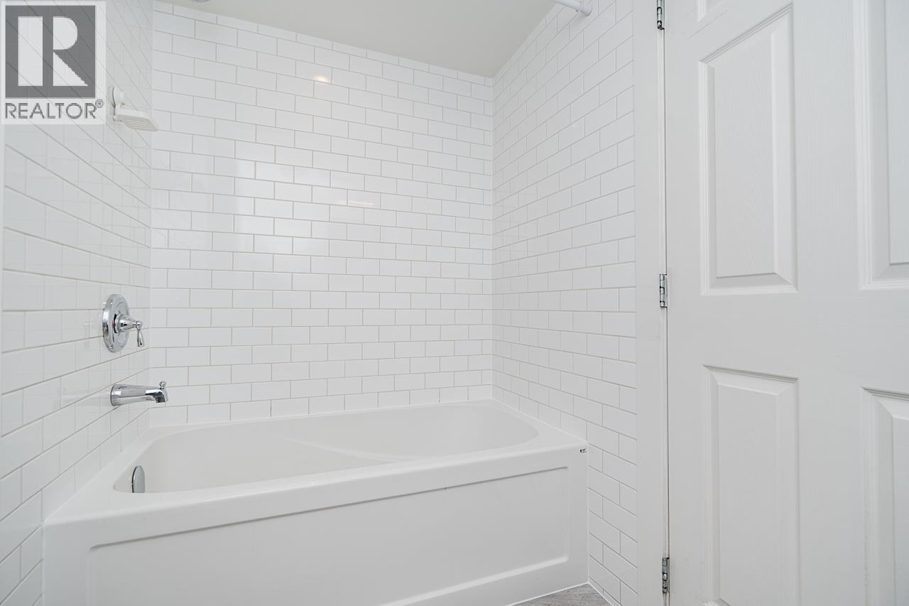 8561 Flowering Place, Burnaby, British Columbia  V5A 4B4 - Photo 9 - R3052632