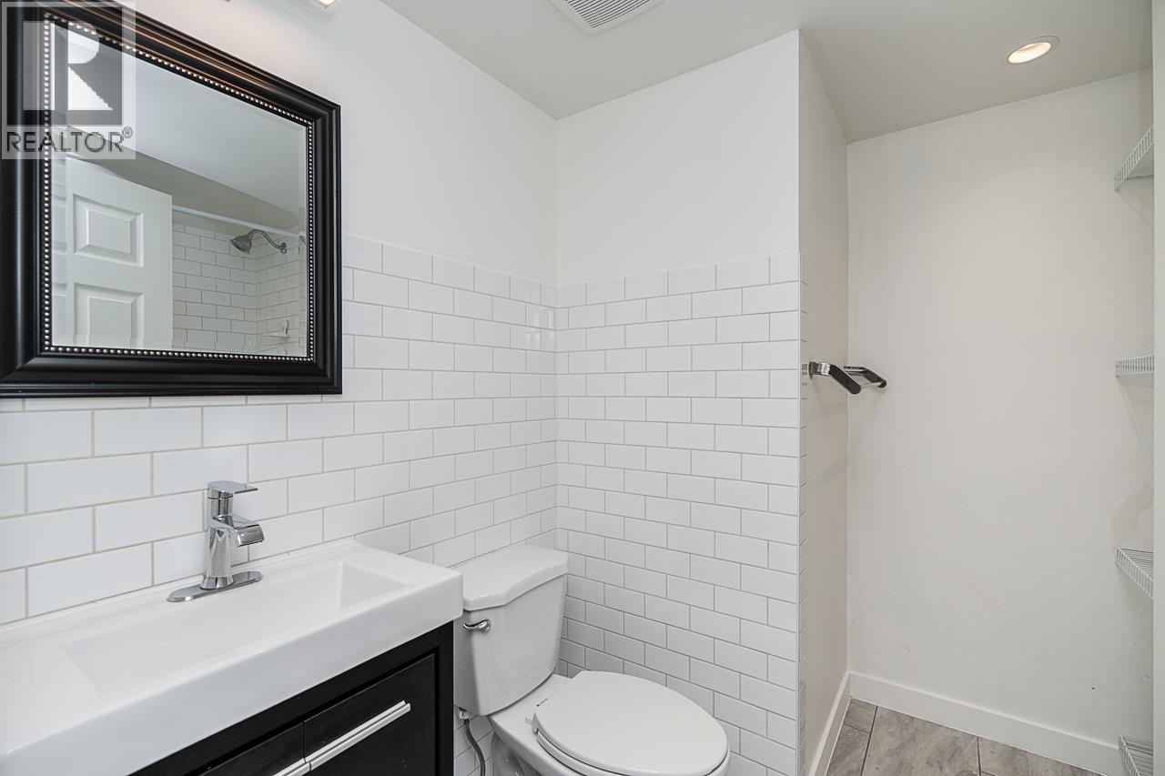 8561 Flowering Place, Burnaby, British Columbia  V5A 4B4 - Photo 8 - R3052632