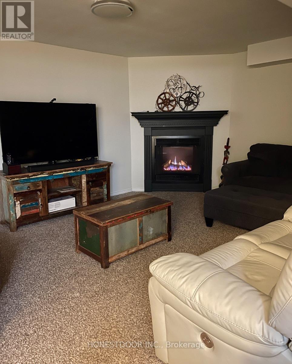 214 North Street, Thames Centre, Ontario  N0L 1G3 - Photo 15 - X12438750