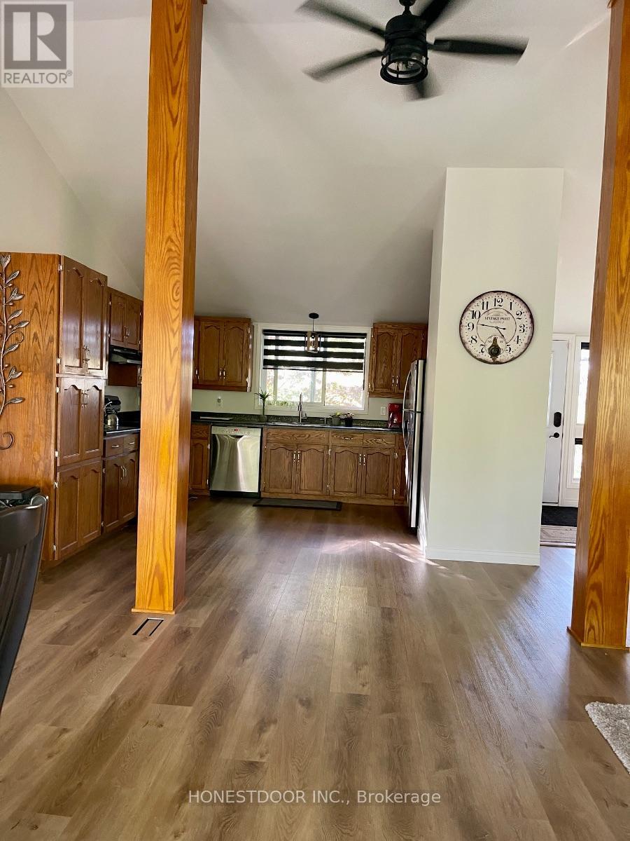 214 North Street, Thames Centre, Ontario  N0L 1G3 - Photo 9 - X12438750