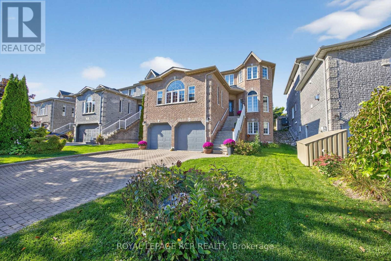 24 Tascona Court, Barrie, Ontario  L4M 0C5 - Photo 2 - S12428252