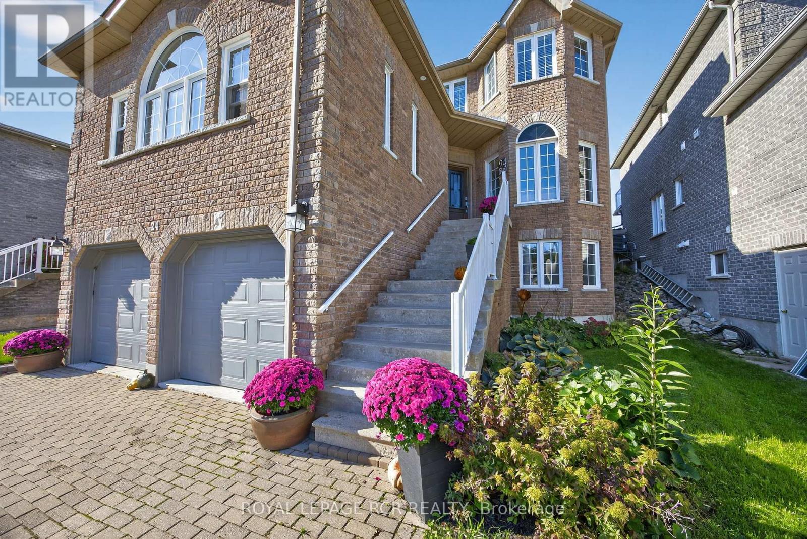24 Tascona Court, Barrie, Ontario  L4M 0C5 - Photo 4 - S12428252