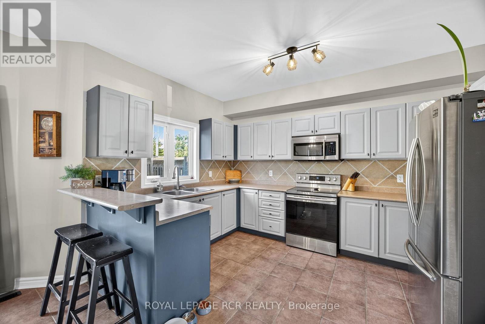 24 Tascona Court, Barrie, Ontario  L4M 0C5 - Photo 8 - S12428252