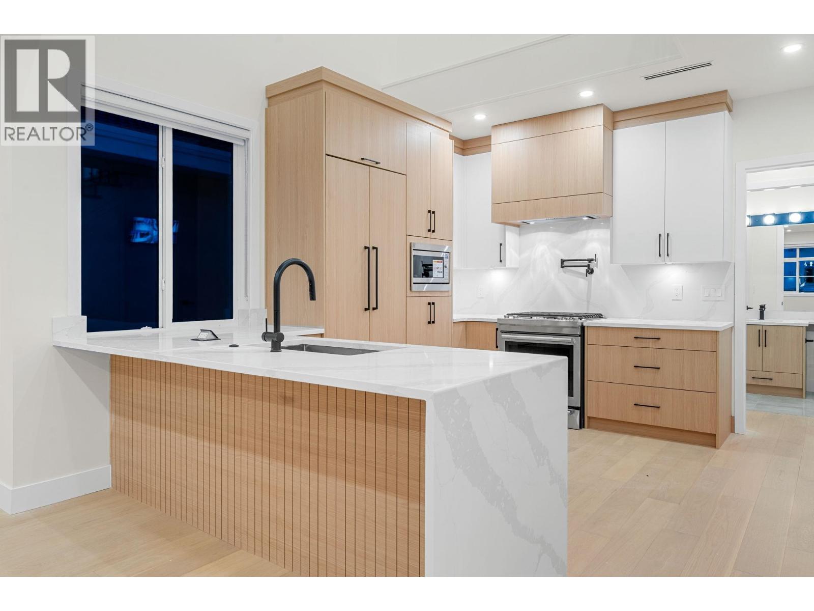 7586 2nd Street, Burnaby, British Columbia  V3N 3R6 - Photo 10 - R3054255