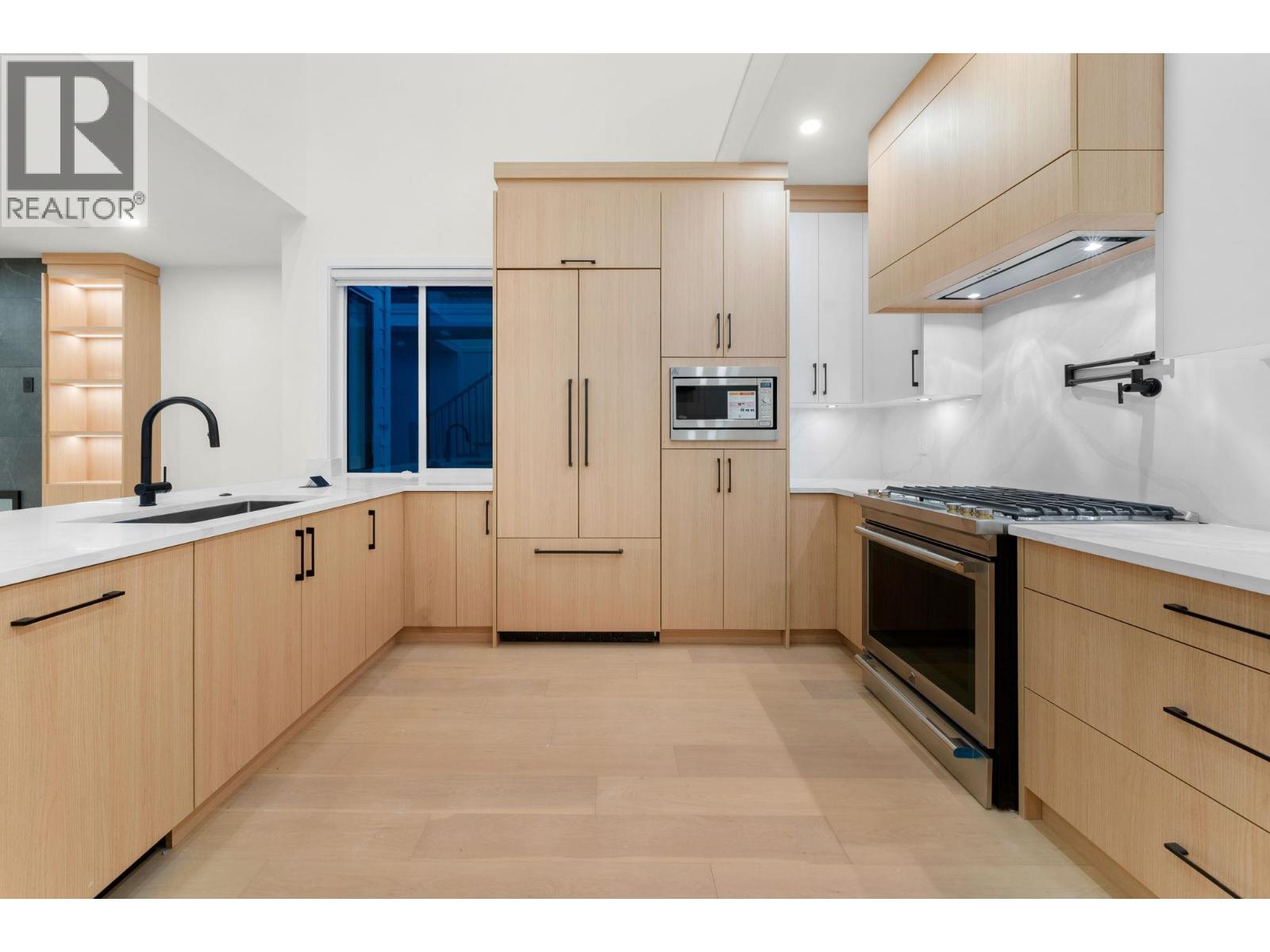 7586 2nd Street, Burnaby, British Columbia  V3N 3R6 - Photo 14 - R3054255