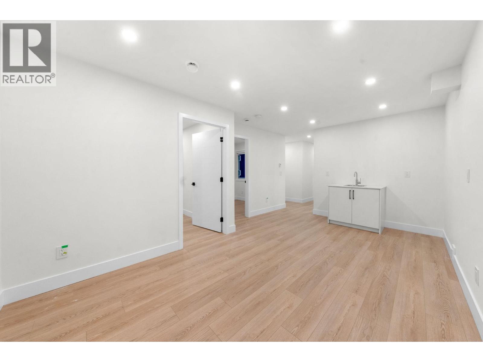 7586 2nd Street, Burnaby, British Columbia  V3N 3R6 - Photo 40 - R3054255