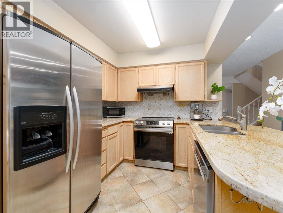 8804 Robins Court, Burnaby, British Columbia  V5A 4K7 - Photo 10 - R3054288