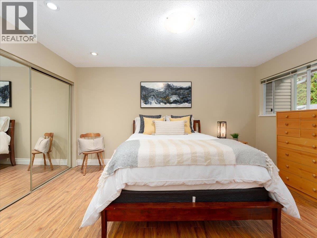 8804 Robins Court, Burnaby, British Columbia  V5A 4K7 - Photo 14 - R3054288
