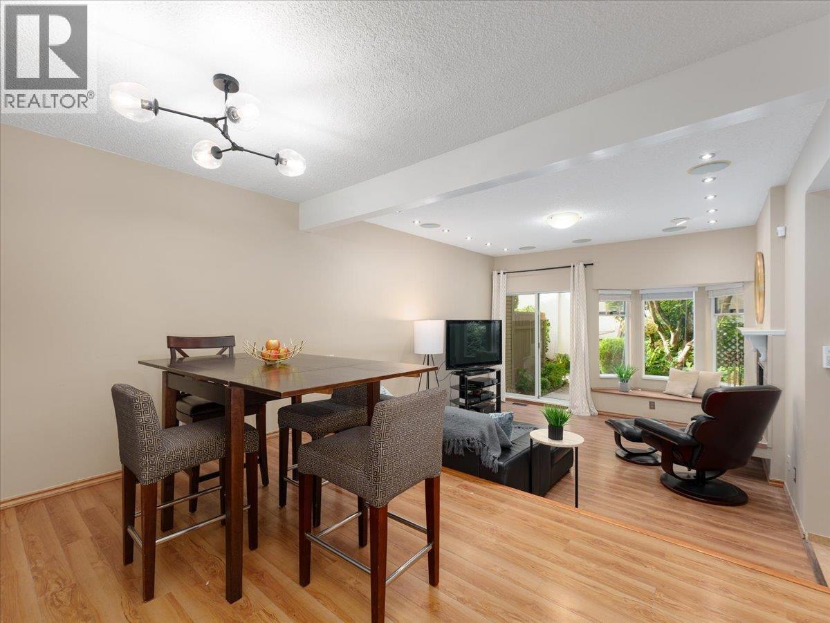 8804 Robins Court, Burnaby, British Columbia  V5A 4K7 - Photo 4 - R3054288