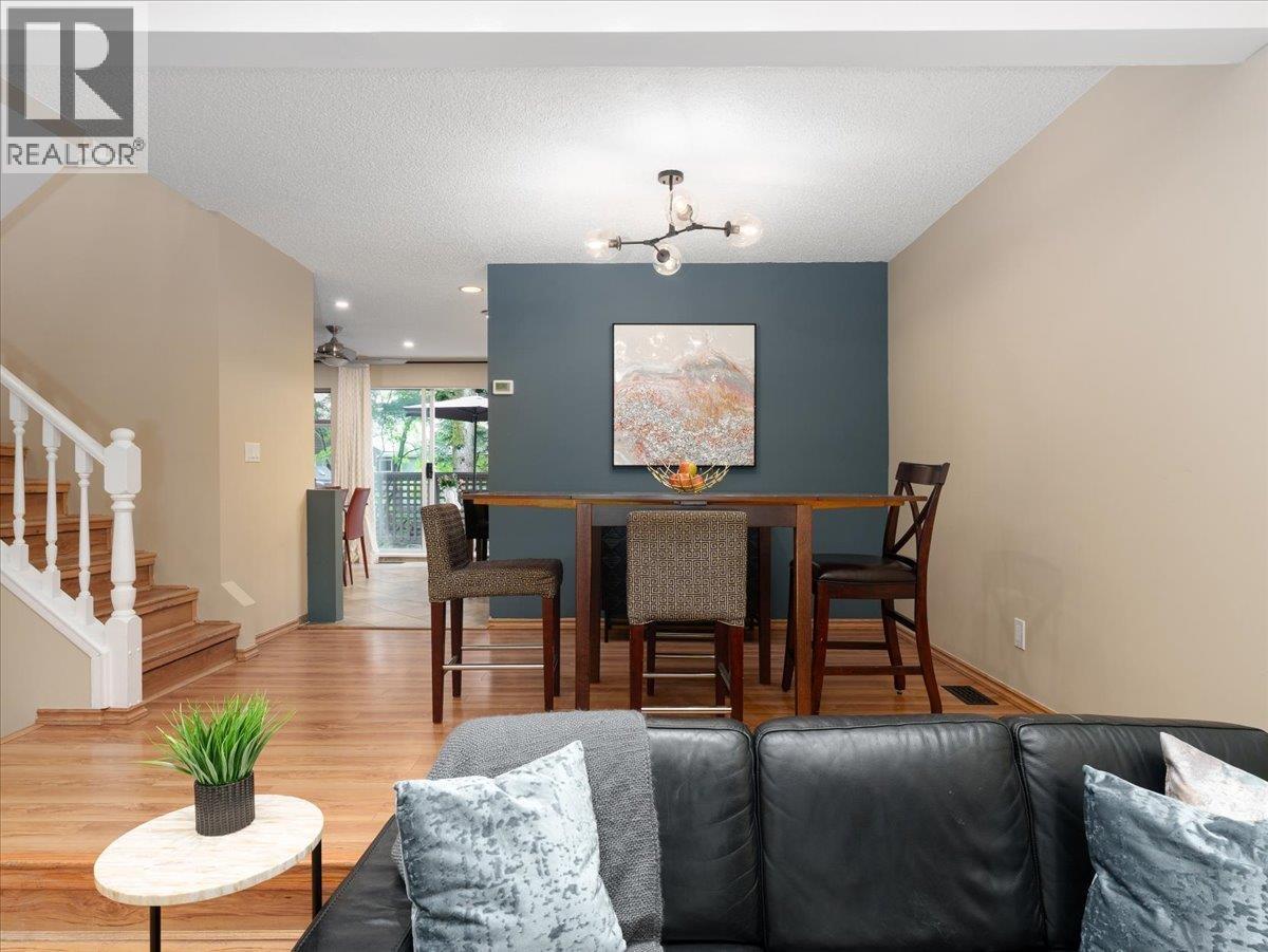 8804 Robins Court, Burnaby, British Columbia  V5A 4K7 - Photo 6 - R3054288