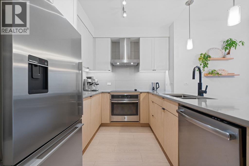 303 3205 MOUNTAIN HIGHWAY, north vancouver, British Columbia