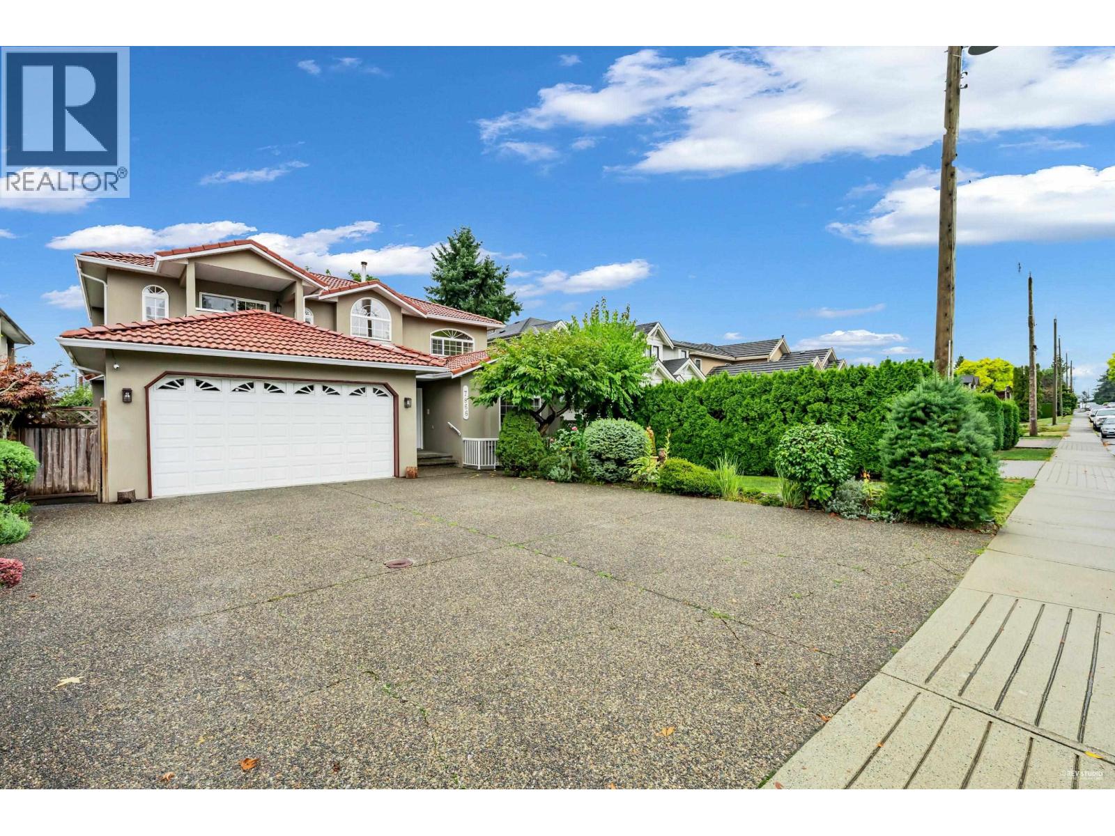 7866 14th Avenue, Burnaby, British Columbia  V3N 2B2 - Photo 2 - R3054070