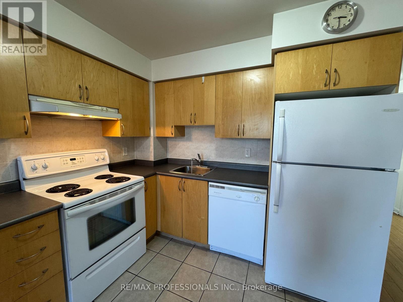 314 - 4 Elsinore Path, Toronto, Ontario  M8V 4G7 - Photo 8 - W12432300