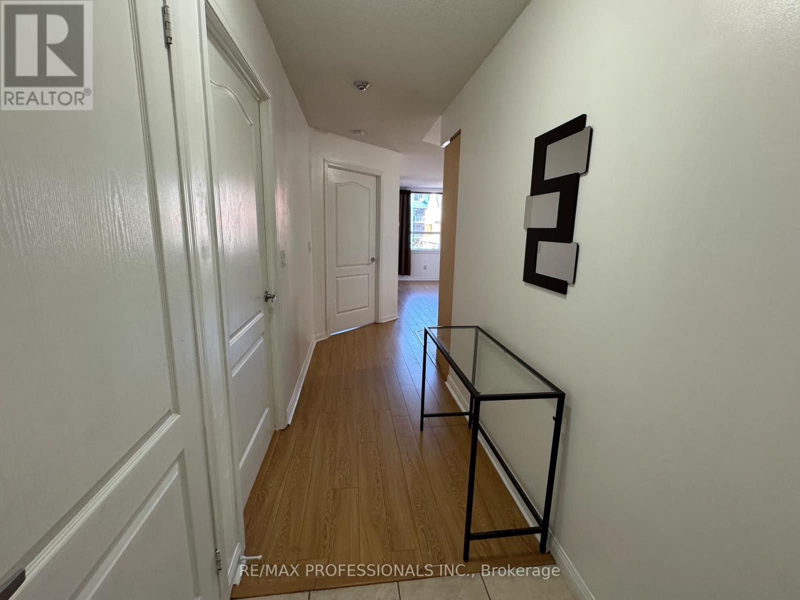314 - 4 Elsinore Path, Toronto, Ontario  M8V 4G7 - Photo 3 - W12432300
