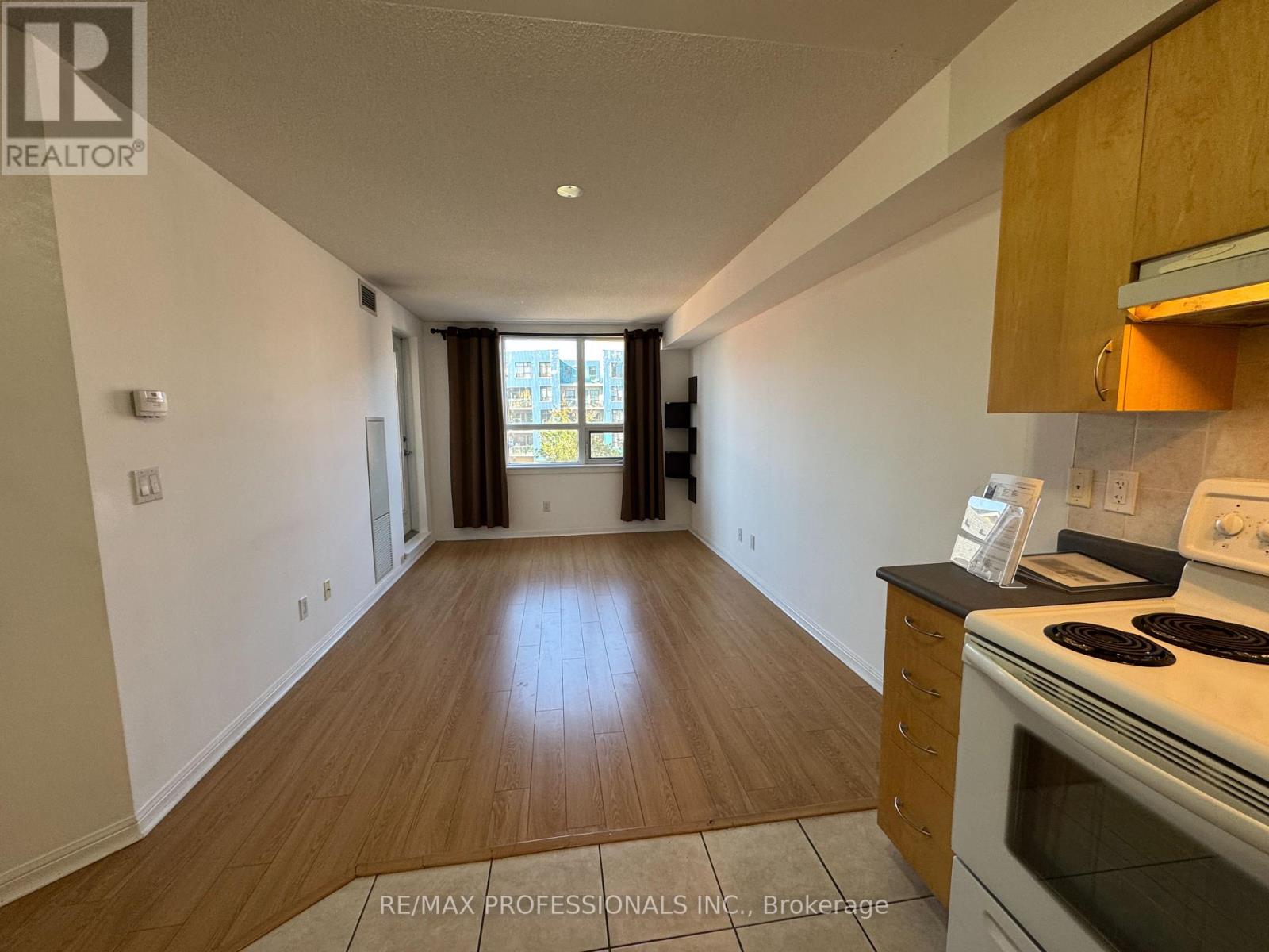 314 - 4 Elsinore Path, Toronto, Ontario  M8V 4G7 - Photo 5 - W12432300