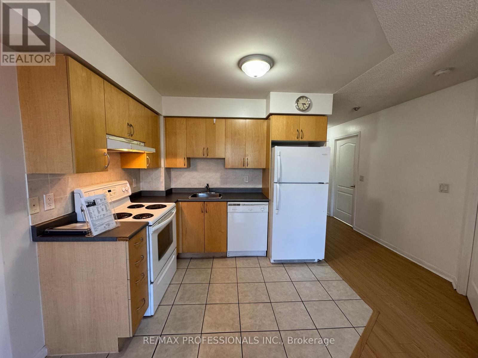 314 - 4 Elsinore Path, Toronto, Ontario  M8V 4G7 - Photo 7 - W12432300