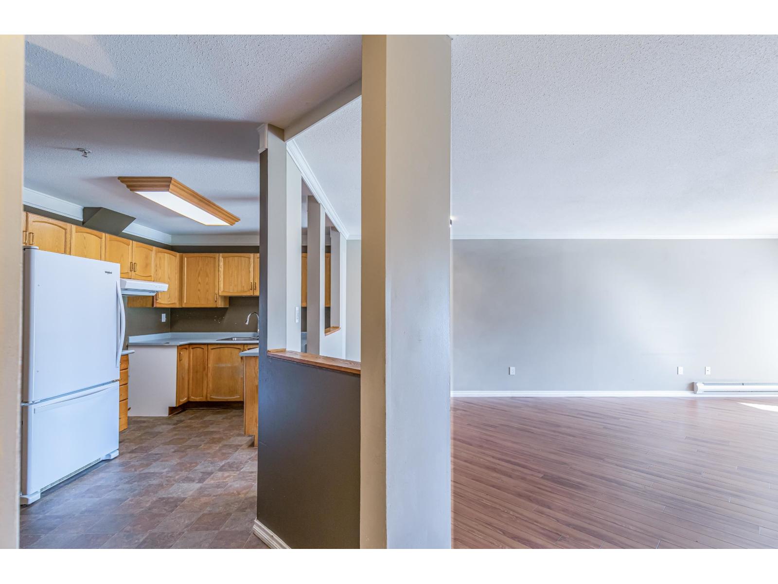 402 2964 Trethewey Street, Abbotsford, British Columbia  V2T 6P4 - Photo 3 - R3054077