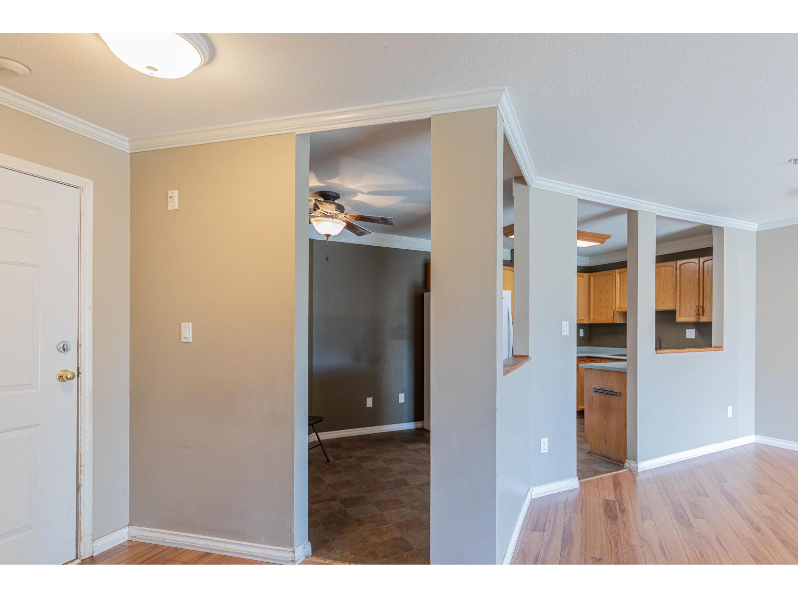 402 2964 Trethewey Street, Abbotsford, British Columbia  V2T 6P4 - Photo 2 - R3054077