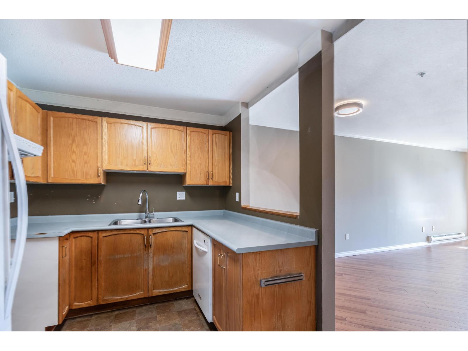 402 2964 Trethewey Street, Abbotsford, British Columbia  V2T 6P4 - Photo 5 - R3054077