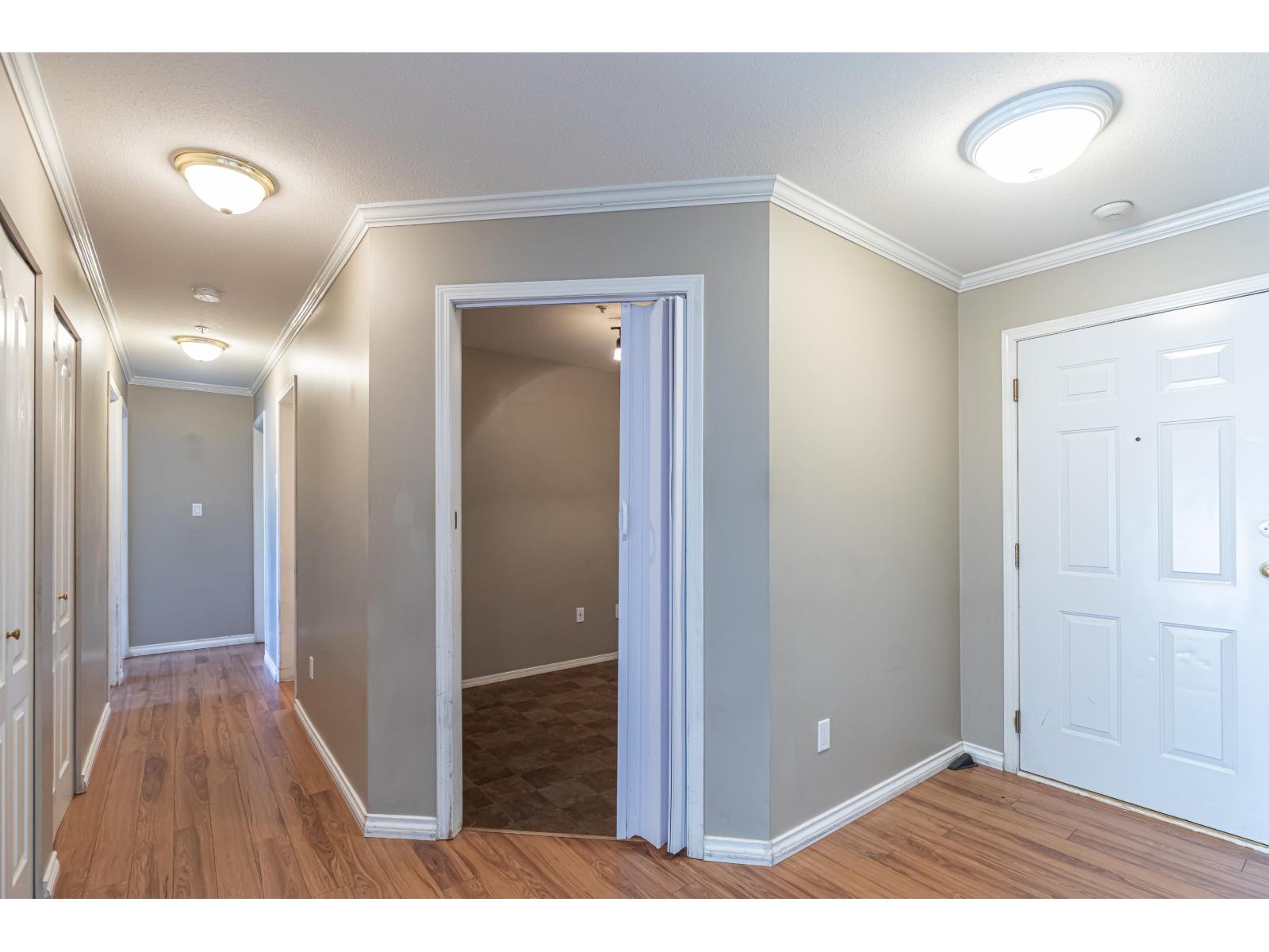402 2964 Trethewey Street, Abbotsford, British Columbia  V2T 6P4 - Photo 8 - R3054077