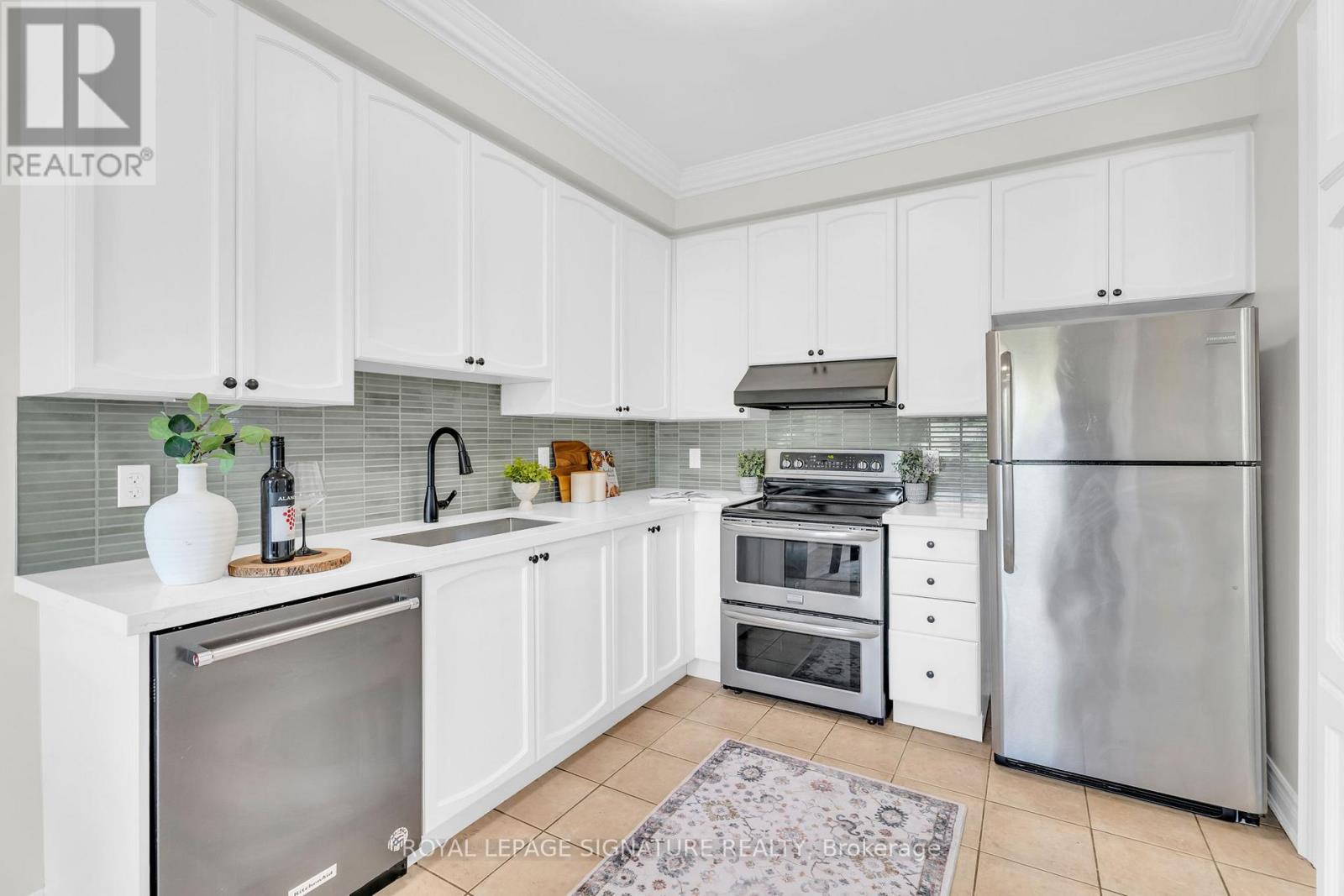 75 Thirty Second Street, Toronto, Ontario  M8W 3G5 - Photo 11 - W12438745